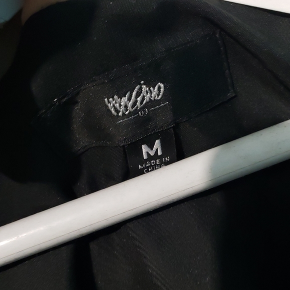 Black Sleeveless Silky Light-Weight Dress - Picture 4 of 5